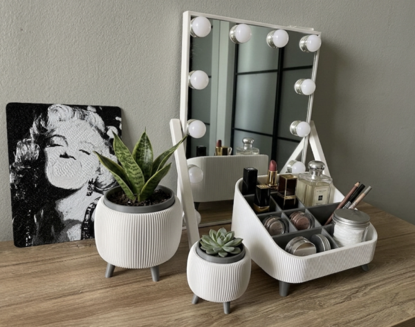 Planter on Legs - Small